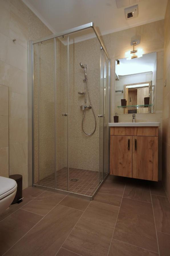 Almasy Apartmanhaz Gyula Exterior foto