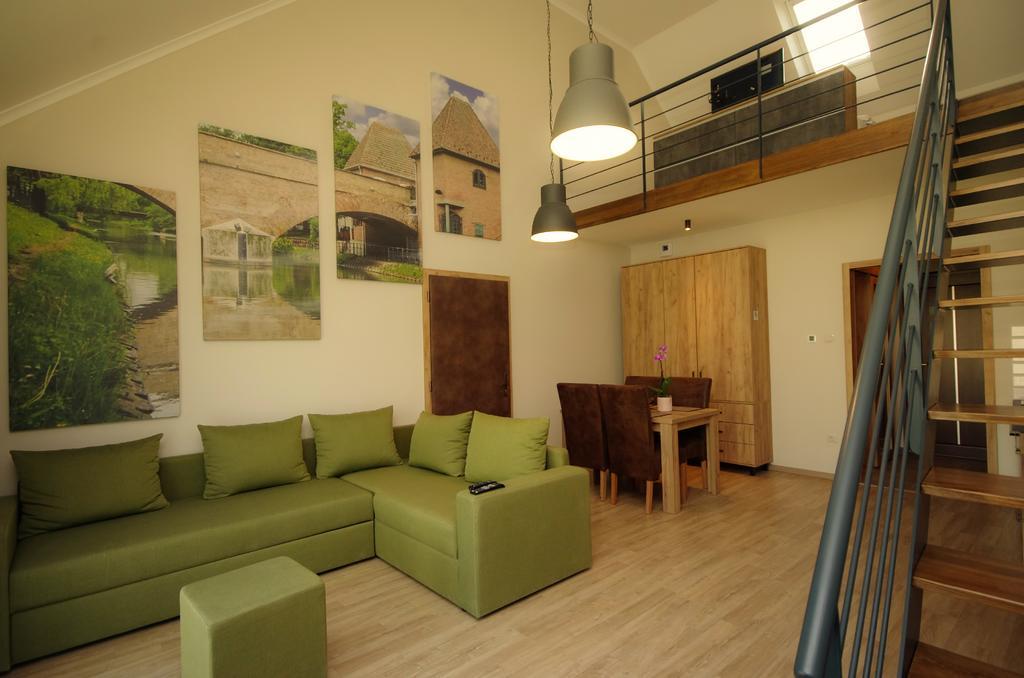 Almasy Apartmanhaz Gyula Exterior foto