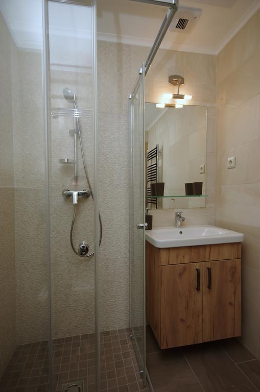 Almasy Apartmanhaz Gyula Exterior foto