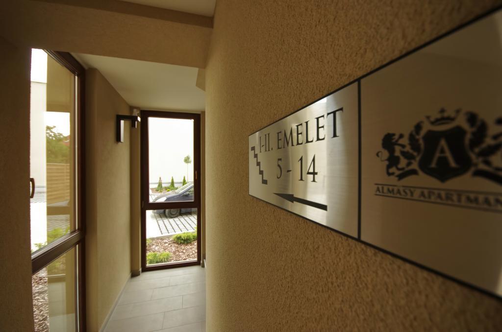 Almasy Apartmanhaz Gyula Exterior foto